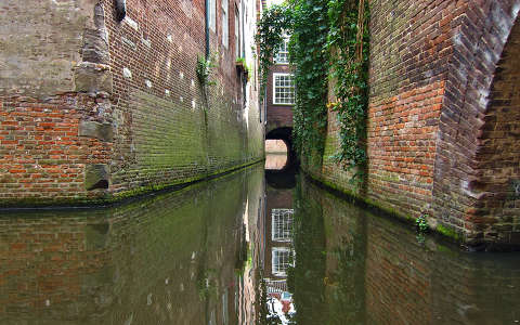'S-HERTOGENBOSCH-HOLLAND (Capital of the prov. North-Brabant.
Binnendieze, Canals Under The City
