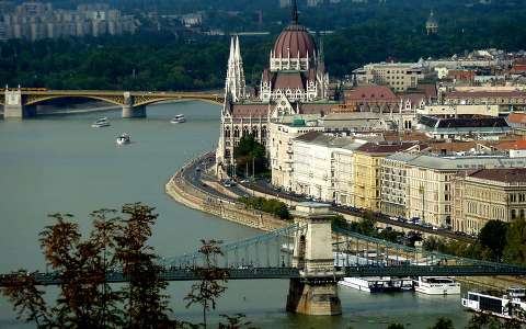Parlament a budapesti Citadelláról