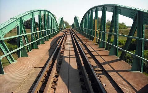 Vasúti híd Gyula határában