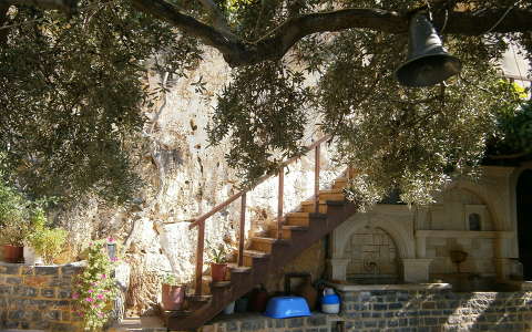 Kapsa kolostor belső udvara, Kréta szigetén.