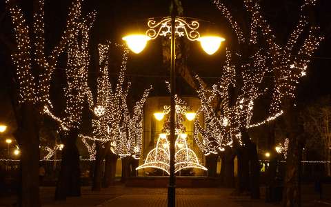 címlapfotó karácsonyi dekoráció lámpa éjszakai képek