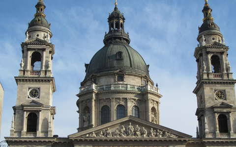 A budapesti Szent István Bazilika kupolája és tornyai