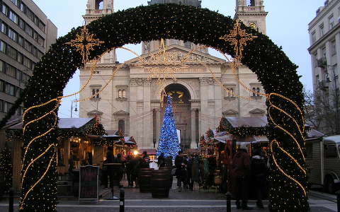 Budapest,Szt.István bazilika előtti tér Karácsonyi hangulatban