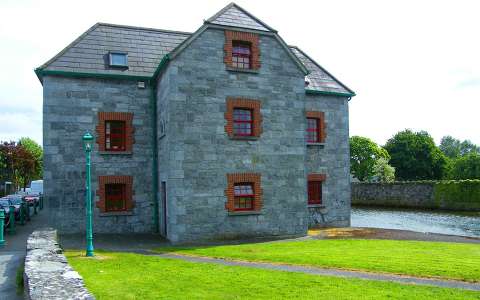 Ház a Corrib River mellett (Galway)
