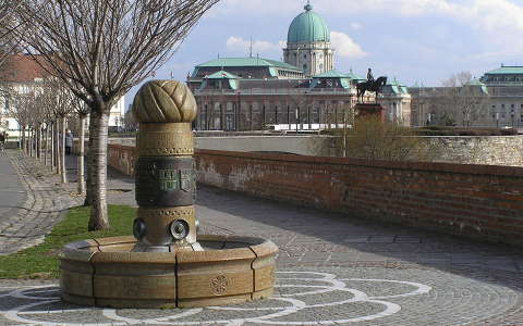 Budapest,Török kút a Tóth Árpád sétányon