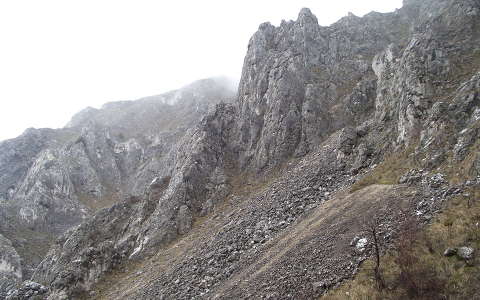 hegy kövek és sziklák