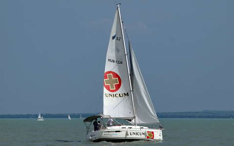vitorlás a Balatonon