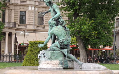 Budapest,Vigadó előtti szökőkút
