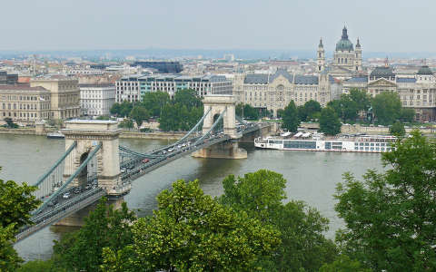 A Lánc-híd a várból Budapest