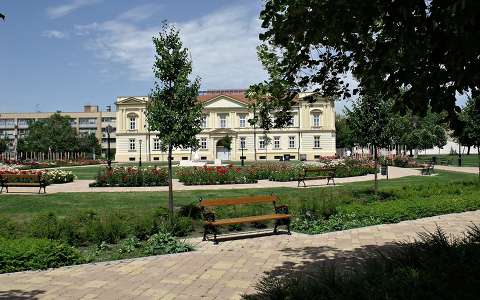 kertek és parkok pad