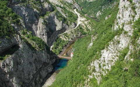 hegy híd kövek és sziklák montenegró