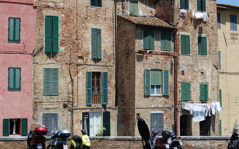 Sienai ablakok, Olaszország