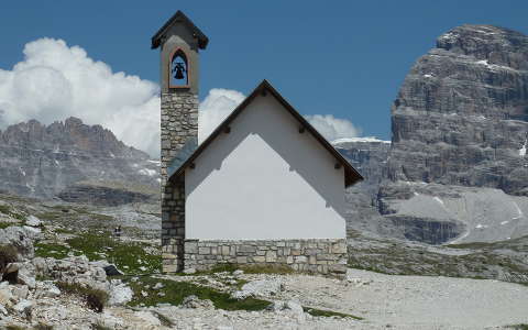 Kápolna a Tre Cime lábainál, Olaszország