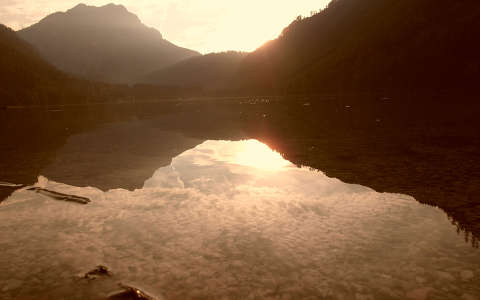 fény hegy tó tükröződés