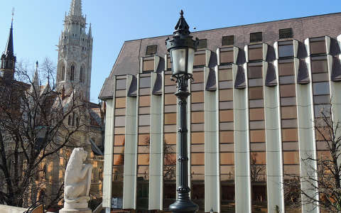 Budapest,Hilton szálló és Mátyás templom a Halászbástyáról