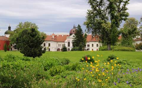gödöllő magyarország tavasz várak és kastélyok