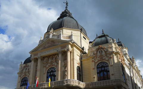 Pécs, a színház