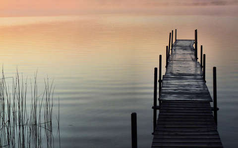 napfelkelte stég és móló tó