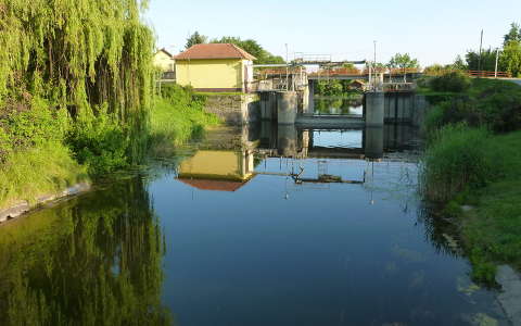 Sebesfoki zsilip (ahol a Ferenc tápcsatorna beletorkollik a Duna-Tisza csatornába), Bezdán, Szerbia