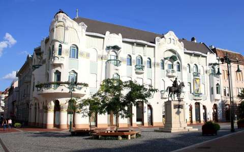 Szeged, REÖK palota