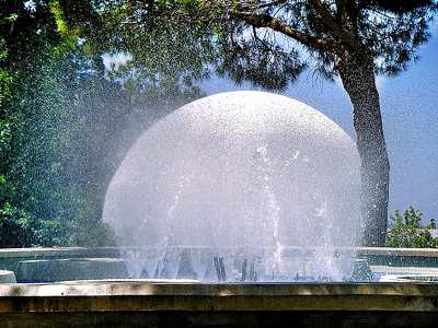 szökőkút, vízcseppek