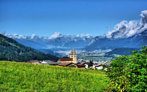 Tirol,háttérben Innsbruck látképe