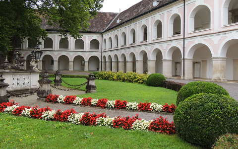 Heiligenkreuz,Ciszterkolostor udvara,Ausztria
