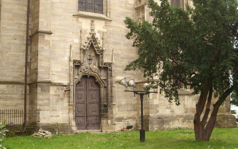 Szent Mihály-templom északi kapuja, Kolozsvár, Edély