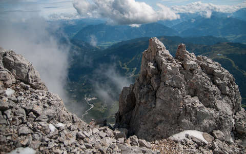 címlapfotó felhő hegy kövek és sziklák