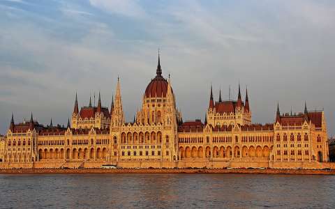 budapest folyó magyarország országház