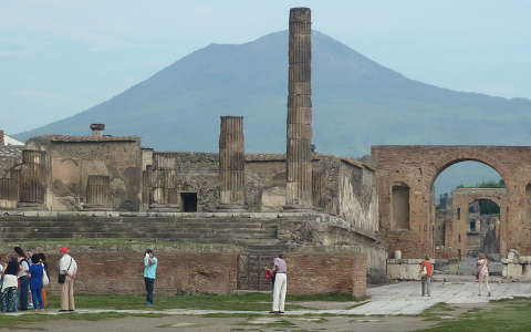 Pompei romjai a Vezúvval, Olaszország