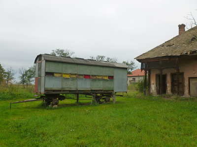 Méhészet és régi ház, Martonfalva, Szlovákia