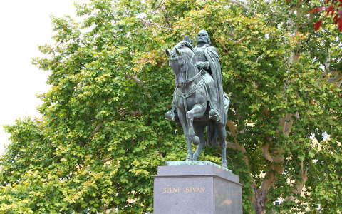 Szent István szobra, Székesfehérvár