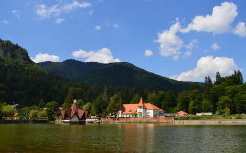 tó
