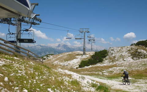 Kerékpáros startol a Vogelen, Bohinj, Szlovénia