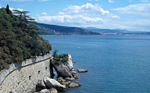 Olaszország, Trieszt, kilátás a Miramare kastélyból