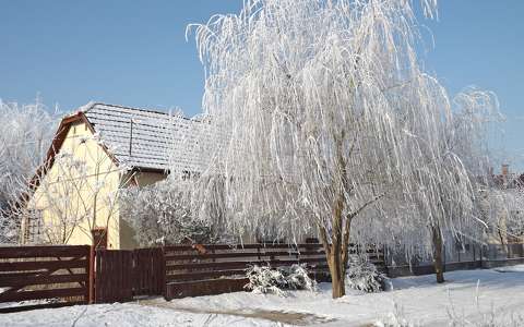 fa ház kerítés tél