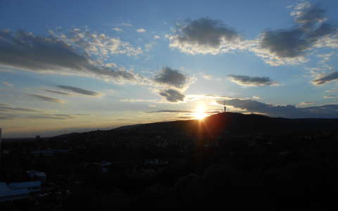 Pécs, lemenő nap, Mecsek