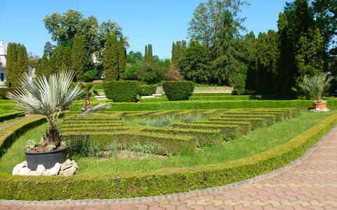 Wesselényi kastély parkja