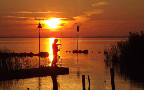 Horgász naplementében Fonyód-Bélatelep