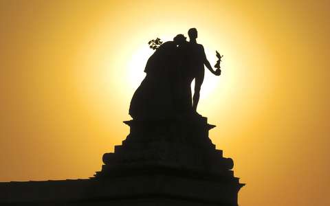 magyarország napfelkelte szobor
