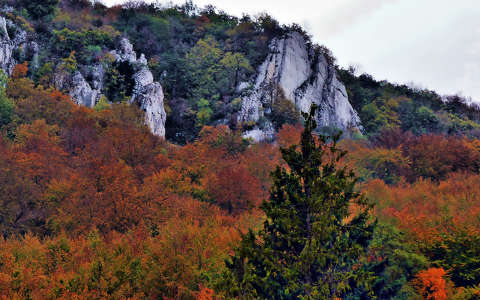 Fehér-kő sziklái Lillafüred felett.