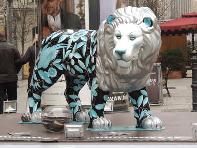 Herendi porcelán oroszlán a Vörösmarty térnél,Budapest
