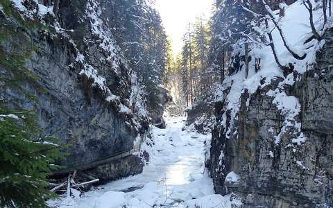 folyó kövek és sziklák tél