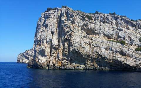 horvátország kövek és sziklák tenger