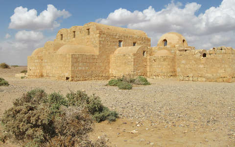 Amra, sivatagi kastély Jordániában