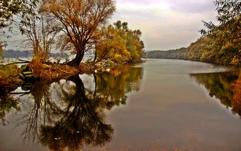 folyó tükröződés ősz