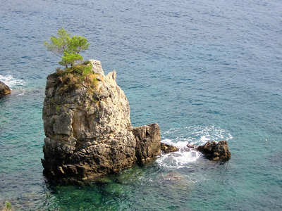 fa görögország kövek és sziklák tenger
