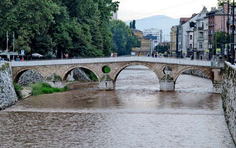 A Latin-híd, melynek közelében 1914. június 28-án Gavrilo Princip szerb nacionalista meggyilkolta Ferenc Ferdinánd trónörököst és feleségét. Szarajevó, Bosznia-Hercegovina