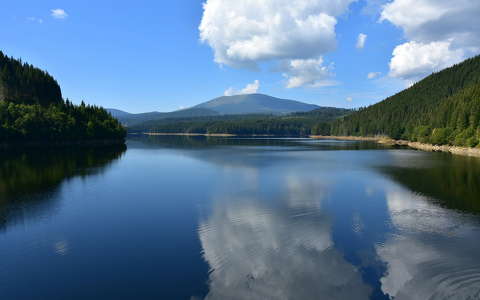 felhő hegy románia tó